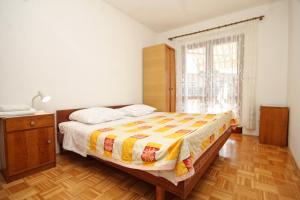 Two-Bedroom Apartment with Terrace and Sea View room in Apartment Zavalatica 9315a