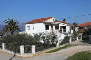Apartments by the sea Slatine, Ciovo - 9454