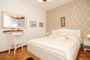 Apartments by the sea Slatine, Ciovo - 9454