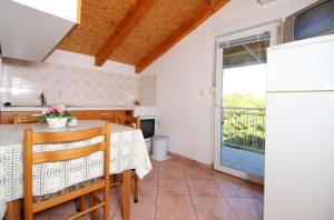 Apartments with a parking space Bilo, Primosten - 9467