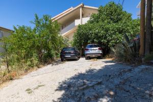 Apartments with a parking space Sumpetar Omis  9436