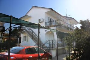 Apartments by the sea Rogoznica - 10002