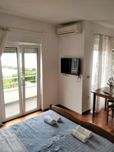 Apartments by the sea Novalja, Pag - 9326