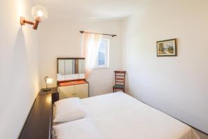 Apartments by the sea Marusici, Omis - 10012