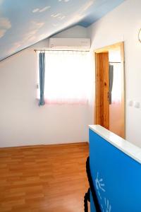 Apartments with parking space Vodice - 10022