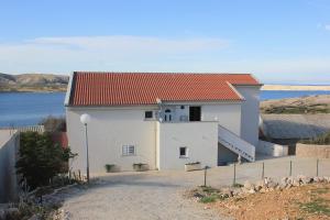 Apartments with a swimming pool Zubovici, Pag - 9365 