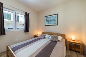 Apartments by the sea Drvenik Donja vala, Makarska - 9654