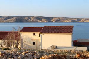 Apartments by the sea Kustici, Pag - 9381 