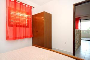 Apartments by the sea Kustici, Pag - 9381