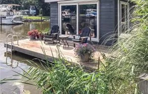 Amazing Ship In Winsum With Wifi - Garnwerd