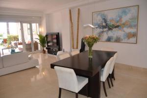 Lovely 2 bedroom unit with private pool