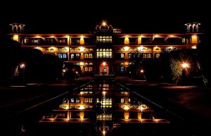 Umaid Palace - A Lakeside Resort - 25 minutes from Mehandipur Balaji - 20 minutes from Chand Baori Stepwell Abhaneri & 40 minutes from Bhangarh Fort