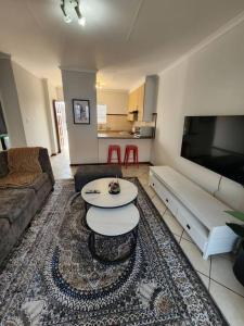 56 - Elegant 2 bed apartment next to Gautrain Centurion