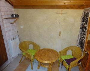 Appartements maisonnette ecologique isolee en botte de paille : photos des chambres