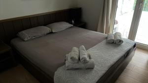 Sani Villa Leventis, Apollon and Sokrates Corner