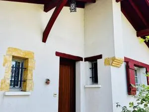 Maison Basque T4 à Espelette : 5 adultes + 2 enfants, Internet, Jardin, Animal OK - FR-1-495-2 - Souraïde