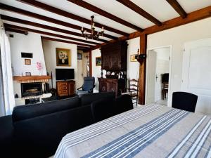 Maisons de vacances Maison Basque T4 a Espelette : 5 adultes + 2 enfants, Internet, Jardin, Animal OK - FR-1-495-2 : photos des chambres