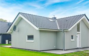 Stunning Home In Krems Iiwarderbrück With Sauna