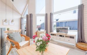 Stunning Home In Krems Iiwarderbrück With Sauna