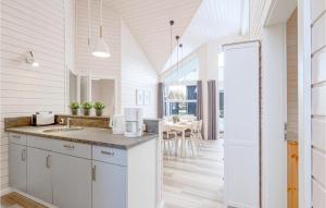 Stunning Home In Krems Iiwarderbrück With Sauna
