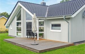 Stunning Home In Krems Iiwarderbrück With Sauna