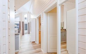 Stunning Home In Krems Iiwarderbrück With Sauna