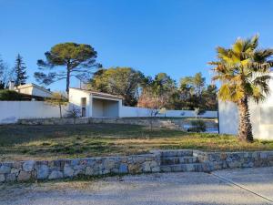 Villa plein sud avec piscine.