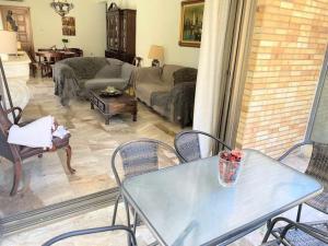 Unique Spacious new 3BDR apt in MousonFilopappou