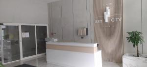 18th & 16h Floor Secure Luxury Condos With Pool & Fitness Included In Price