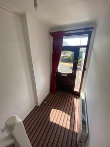 Modern 3 bedroom house close to the city centre