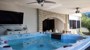 Villa Pagar - with jacuzzi - Renovated in 2022