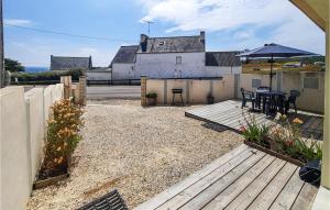 Maisons de vacances 2 Bedroom Lovely Home In Plogoff : photos des chambres