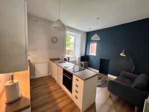 Number 79, Cosy Central Helensburgh 1 Bedroom, ground floor pet friendly, garden