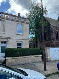Number 79, Cosy Central Helensburgh 1 Bedroom, ground floor pet friendly, garden