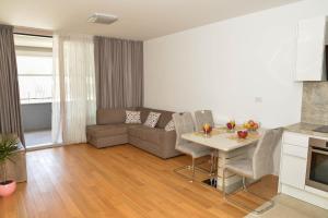 M&T Apartment with garage,near the Old Town