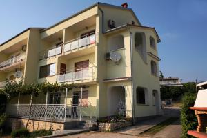 Apartments with a parking space Crikvenica - 9651 