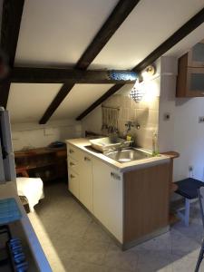 Apartments by the sea Zuljana, Peljesac - 10112