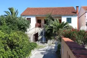 Apartments by the sea Sreser, Peljesac - 10206 - Osobjava
