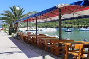 Apartments by the sea Zuljana, Peljesac - 10218