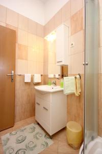 Apartments by the sea Loviste, Peljesac - 10255