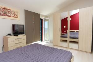 Apartments with parking space Stanici, Omis - 10324