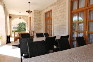 Apartments and rooms with parking space Duce, Omis - 10303