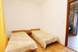 Apartments by the sea Korcula - 10043