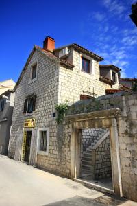 Apartments by the sea Kastel Stafilic, Kastela - 10264