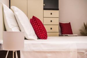 Apartments by the sea Kastel Stafilic, Kastela - 10264