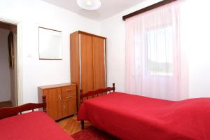 Holiday house with a parking space Zrnovo, Korcula - 10030