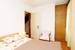 Holiday house with a parking space Zrnovo, Korcula - 10030