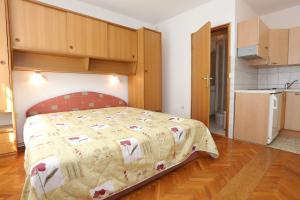 Apartments with parking space Trpanj, Peljesac - 10111
