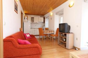 Family-friendly apartments with swimming pool Kuciste - Perna, Peljesac - 10143