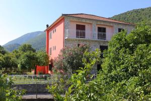 Apartments with a parking space Trpanj, Peljesac - 10148